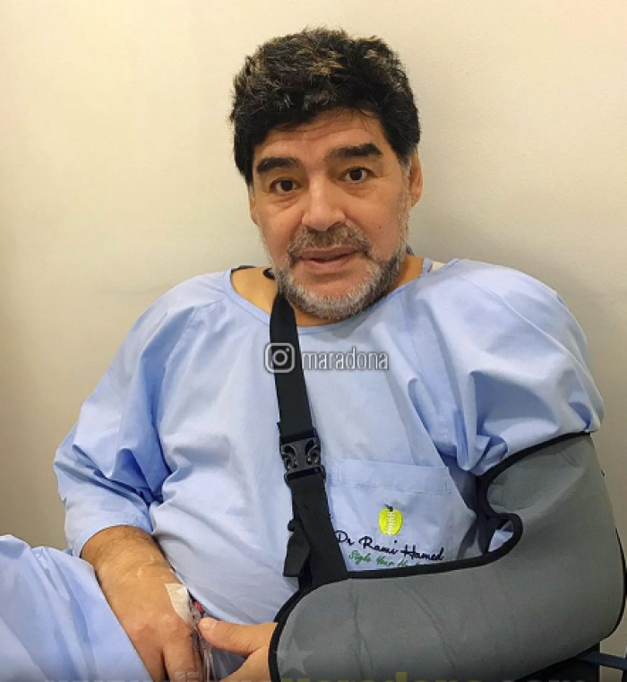 مارادونا يؤكد خضوعه لعملية جراحية في كتفه اليسرى (صورة)