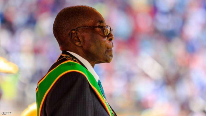 الانقلاب حدث : جيش زيمبابوي يسيطر على السلطة.. وموغابي "بخير"