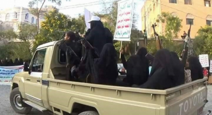 الكشف عن سر  القاتلية الحوثية ام المجاهدين التي اعدمت المبيض في اب بالشارع