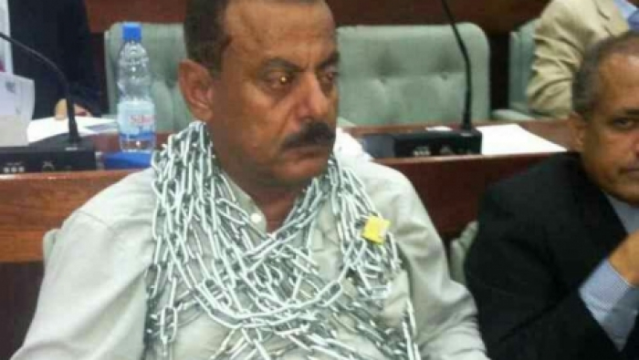 أول برلماني يمني يعلن اعتصامه في منزله بصنعاء .. و يكشف السبب و يطلق هذا التصريح!
