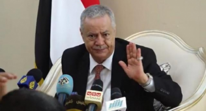 عبدالعزيز المفلحي يكشف حقيقة تراجعه عن تقديم استقالته من منصبه محافظ عدن