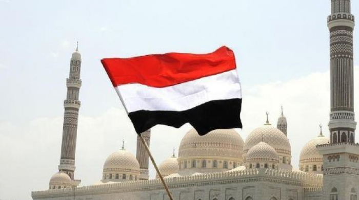 الحوثيون يرفعون "الصرخة" وسط جامع الصالح بصنعاء