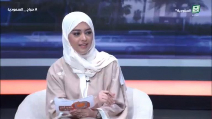 شاهد: ترحيب واسع بأحدث مذيعة سعودية في التلفزيون الحكومي في أول ظهور لها (صور)