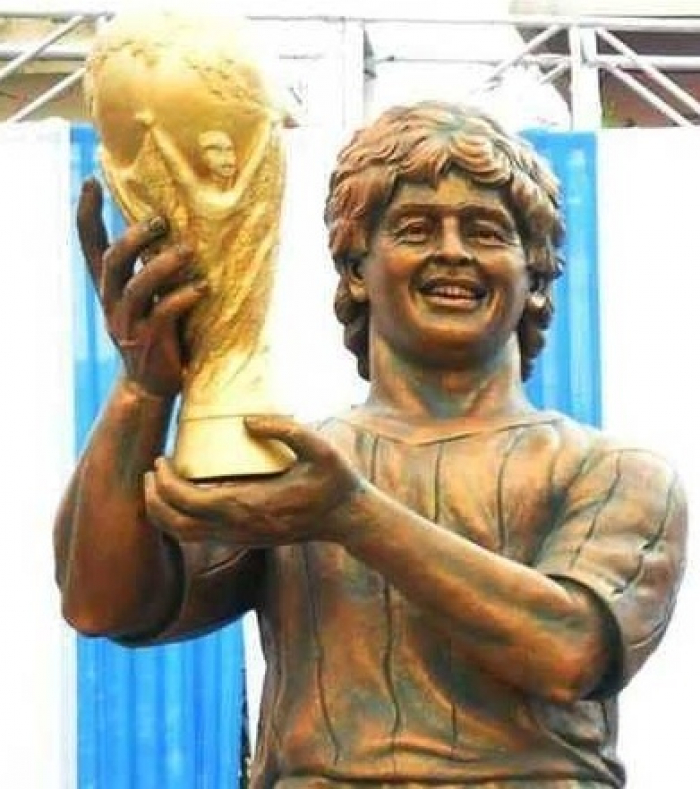 مارادونا "الهندي".. تمثال يشبه كثيرين إلا مارادونا