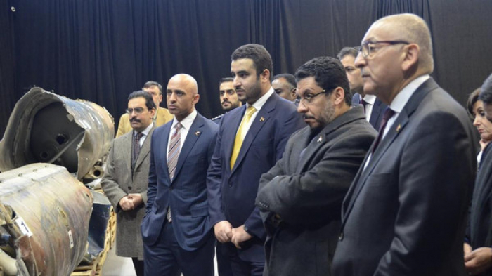 "شاهد الصور".. سفراء التحالف بموقع عرض حطام الصواريخ الإيرانية