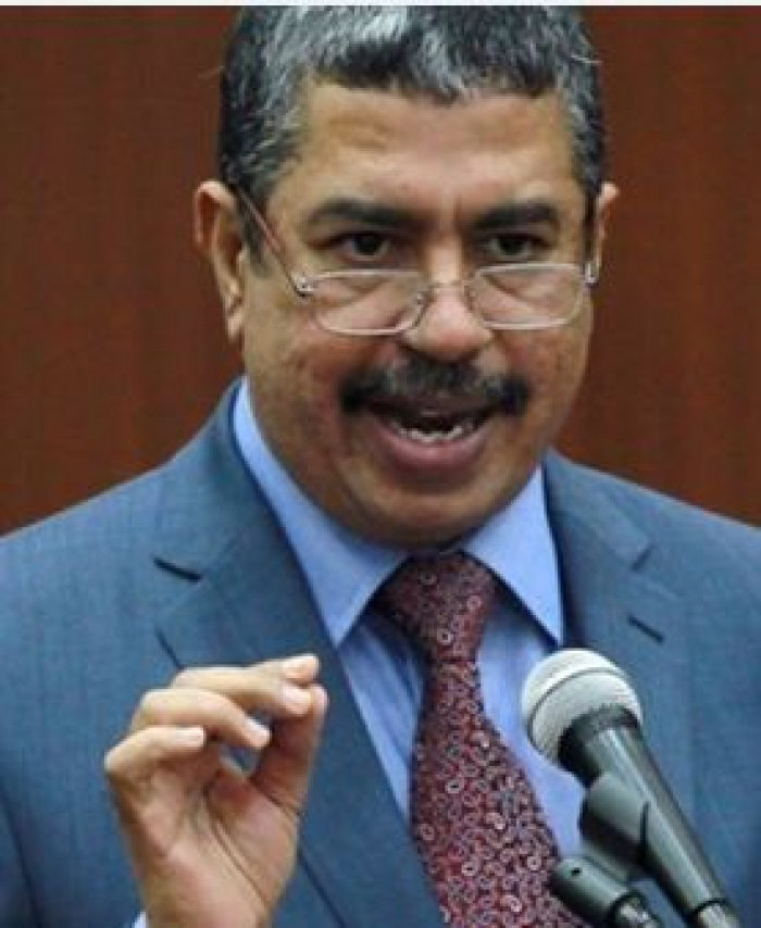 خالد بحاح يغرد في مدح  محمد بن زايد ويشيد بمحافظ حضرموت
