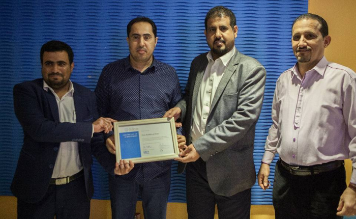 وزير الشباب والرياضة يلتقي الفائز بجائزة بطل الأرض فئة الشباب