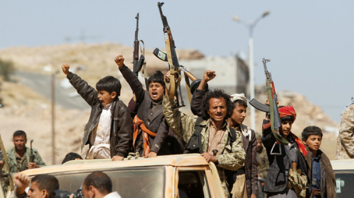 22 من ميليشيات الحوثي يسلمون أنفسهم في جبال بيجان