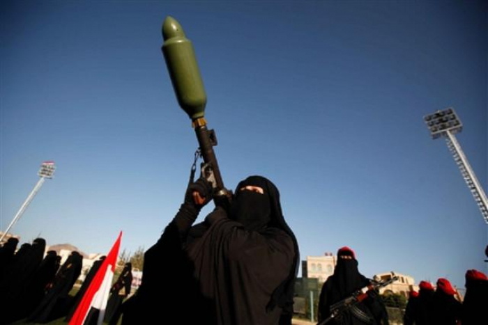 ”أم المجاهدين” الحوثية تظهر مجدداً في إب وتثير الرعب وترتكب هذه الجريمة