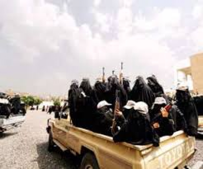 الحوثي يعاقب 1223 سياسي يمني اقتصاديا .. بقرار واحد