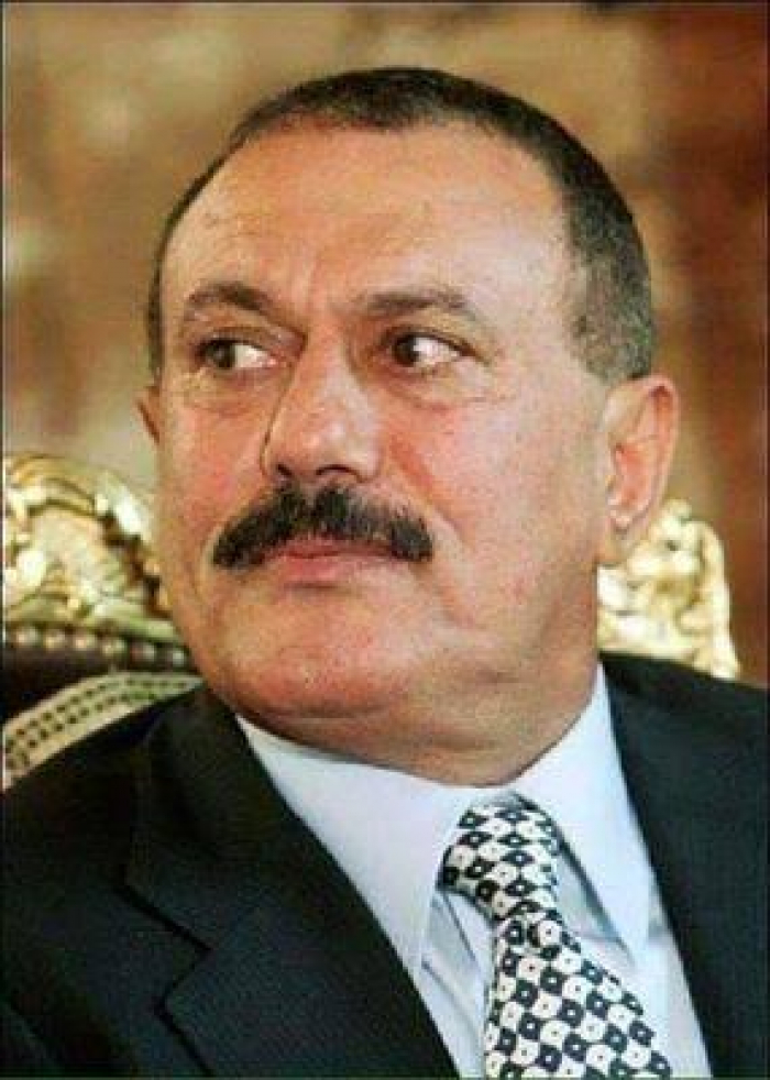 سكرتير المخلوع عفاش يهاجم زعيم الانقلاب