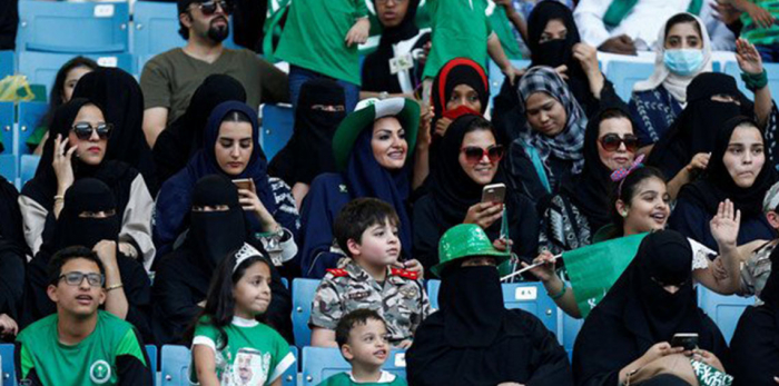 شاهد بالصور : اول ملعب كروي يستعد لاستقبال المشجعات السعوديات