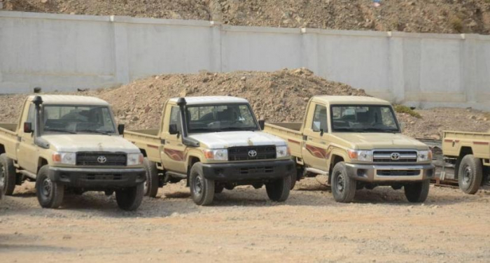 المؤسسة الاقتصادية اليمنية تزود المنطقة العسكرية الثانية بسيارات.. ومجمع المحاكم بالتجهيزات المكتبية بحضرموت