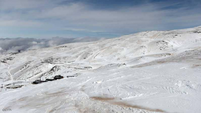 لأول مرة منذ 40 عاما.. الثلوج تكسو مناطق صحراوية بالجزائر