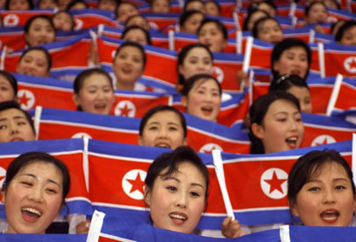 جيش من حسناوات كوريا الشمالية يغزو الجنوب