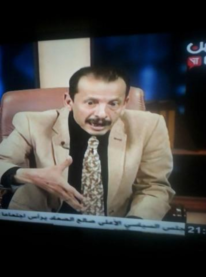 فضيحة .. اعلامي عفاشي هرب الى مارب الشرعية ثم عاد لمهاجمتها من قناة اليمن اليوم الحوثية بصنعاء