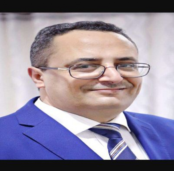 وزير بلا وزارة في حكومة بن دغر يبشر اليمنيين بمفأجاة سعيدة أكبر من (2 مليار دولار) السعودية .. ولكن بعد 22 يناير ؟!