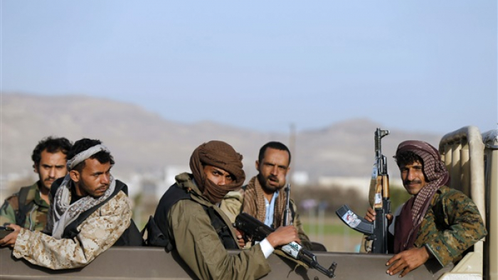 محلل عسكري يكشف سبب استماتة الحوثيين على القتال بتعز رغم خسائرهم هناك