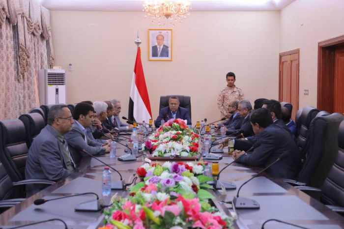 مجلس الوزراء يعقد إجتماع أستثنائي في العاصمة المؤقتة عدن .. ويتهم المجلس الانتقالي