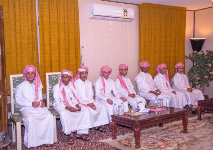 مأرب: الجيش يسلم 27 طفلاً جندهم الحوثي لأسرهم