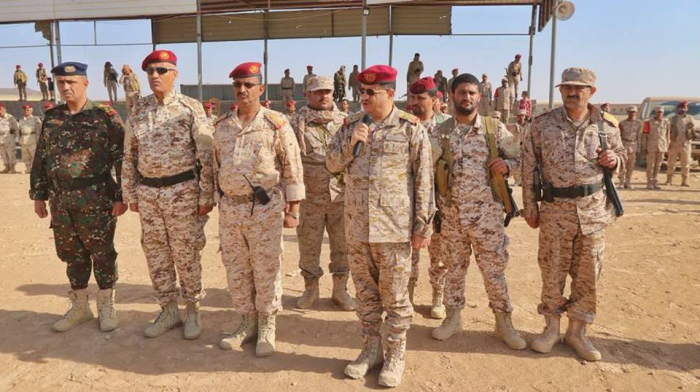 الفريق المقدشي يطلع على جاهزية اللواء 14 مدرع في مأرب