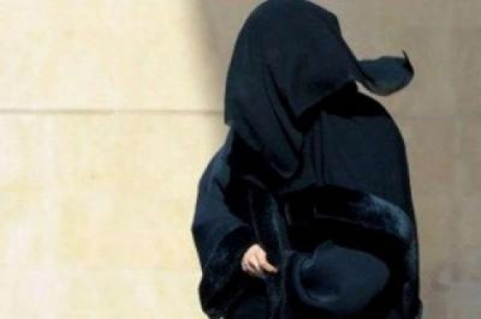 الحوثيون يقطعون “لسان” امرأة انتقدتهم بعد اختطافها في صنعاء