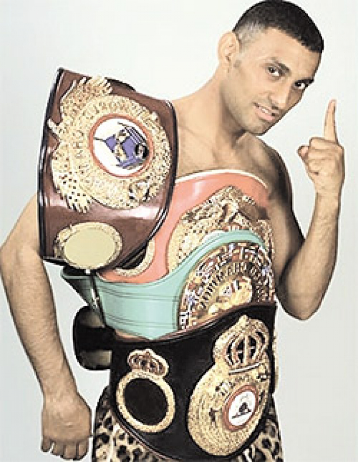 شاهد احدث صورة "صادمة " لاسطورة الملاكمة العالمية اليمني "نسيم حميد " كيف اصبح !