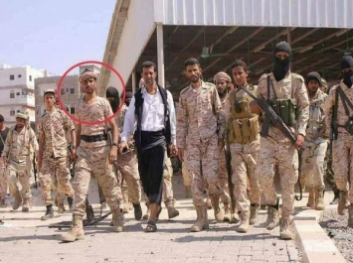 شاهد.. (صورة ) الجندي التابع للحزام الذي سطا بقلب بارد على 100 مليون ريال يمني من رواتب المتقاعدين (وثيقة)