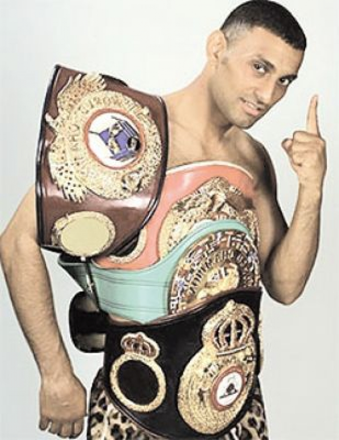 شاهد احدث صورة لاسطورة الملاكمة العالمية اليمني "نسيم حميد" كيف اصبح!
