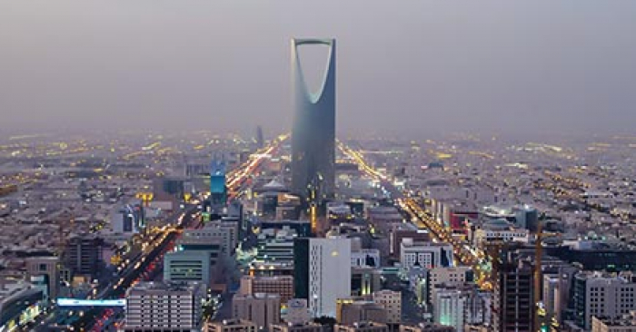 السلطات السعودية ترحل موظفين كبار في الشرعية