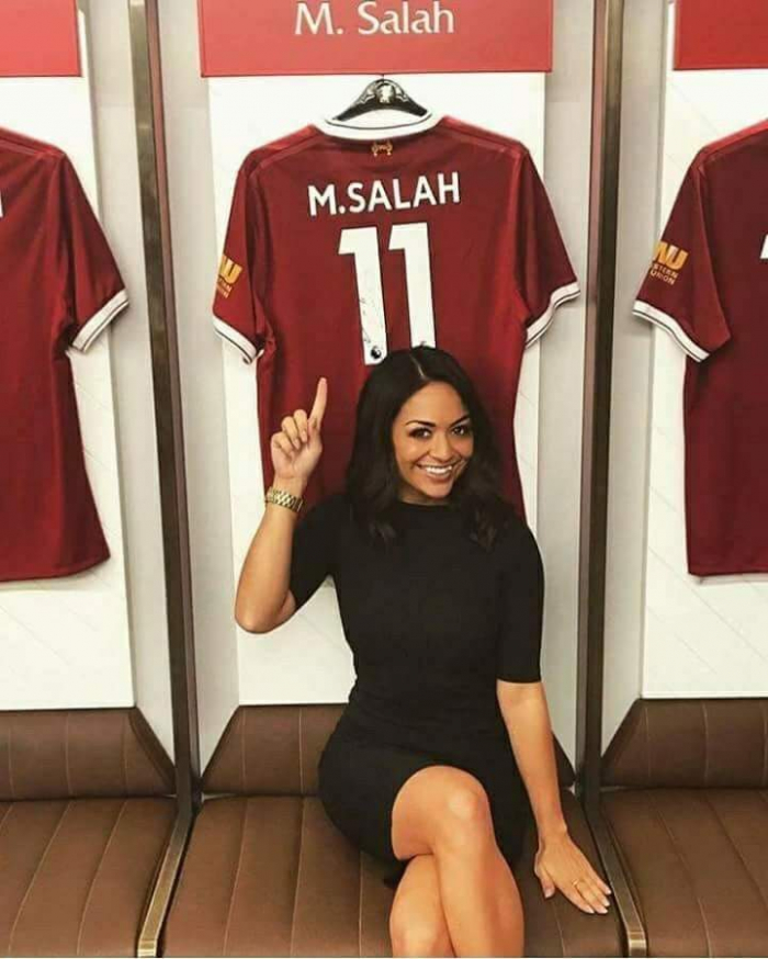 وعد مغري من مذيعة انكليزية لمحمد صلاح