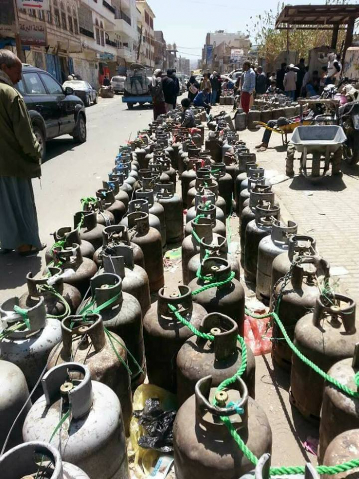 تاجر يضع شرطا ليبيع الغاز بسعر مخفض في مناطق سيطرة الانقلاب الحوثي .. فماهو ؟!