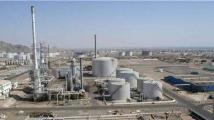 مصافي عدن تطرح مناقصتين لشراء 120 ألف طن متري من المشتقات النفطية