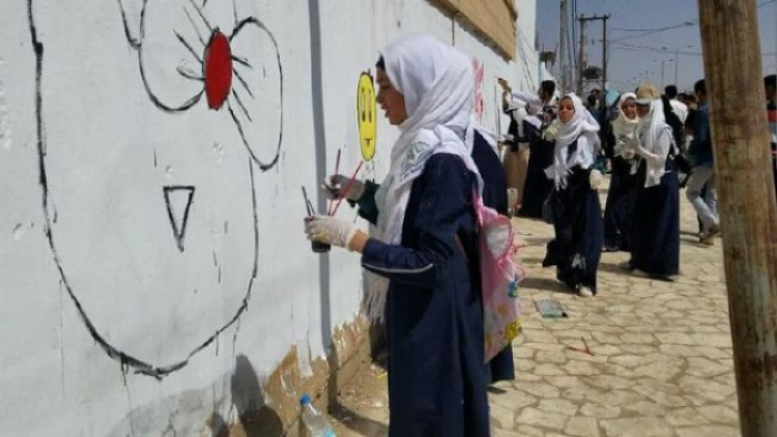 بالصور..اليمنيون يواجهون مشروع الموت الحوثي بفن الشارع