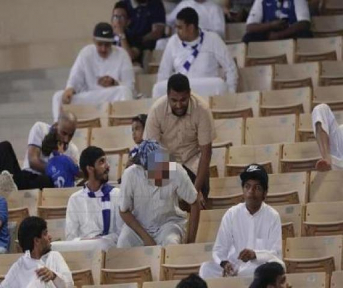 في ملاعب السعودية : بعد دخول النساء جماهير تحضر المباريات بملابس النوم ؟!