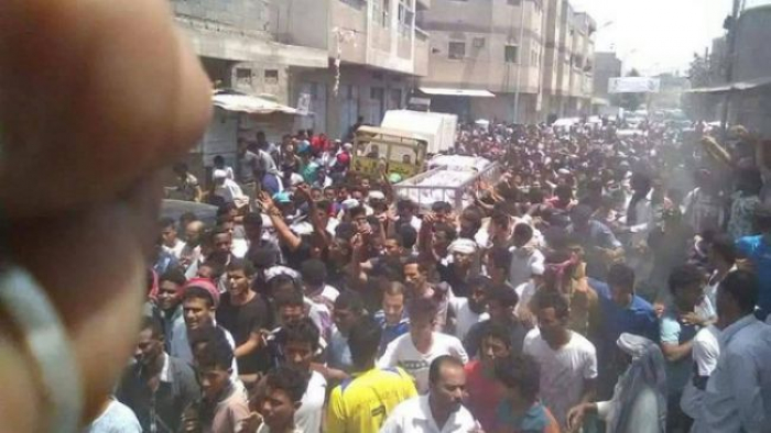 ( شاهد بالصور ).. تشييع لاعب كرة قتله الحوثيون يتحول لمظاهرة غاضبة
