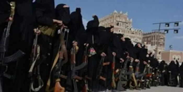 زينبيات الحوثي يقمن بأداء شعائر الحسينية في احد مساجد صنعاء