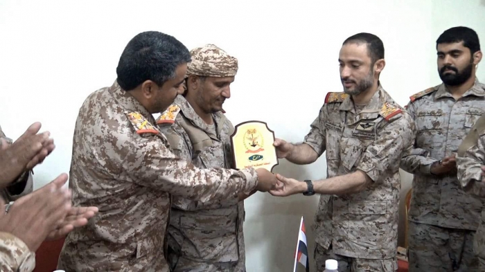 الأحمر يتسلم رسميا قيادة المعركة (صورة)