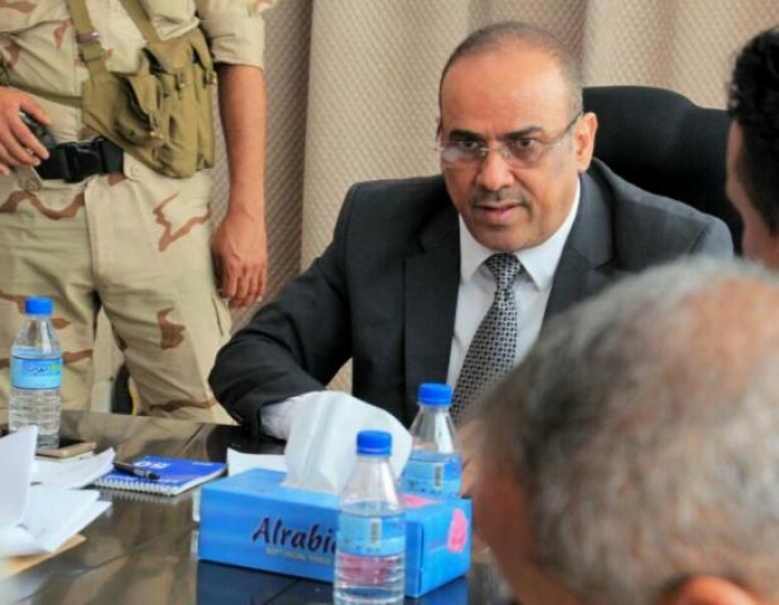 الداخلية توجه بمكافاة مالية للجنود الذين صدوا هجوما على كلية الاداب وتشكل لجنة للتحقيق مع الأسير الارهابي
