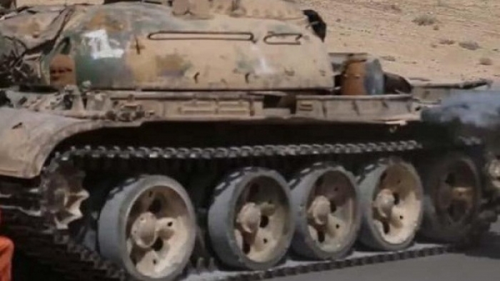 دبابة حوثية تدهس 12 مواطنا من ابناء البيضاء تحت جنازيرها .. الاسماء والتفاصيل
