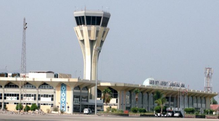 سلطات مطار عدن تكشف حقيقة طائرة الخضار التي نقلت عيدروس الزبيدي الى الامارات ؟!