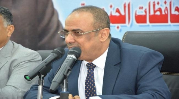 بالفيديو : وزير داخلية الشرعية يسخر من الهارب طارق عفاش .. شاهد