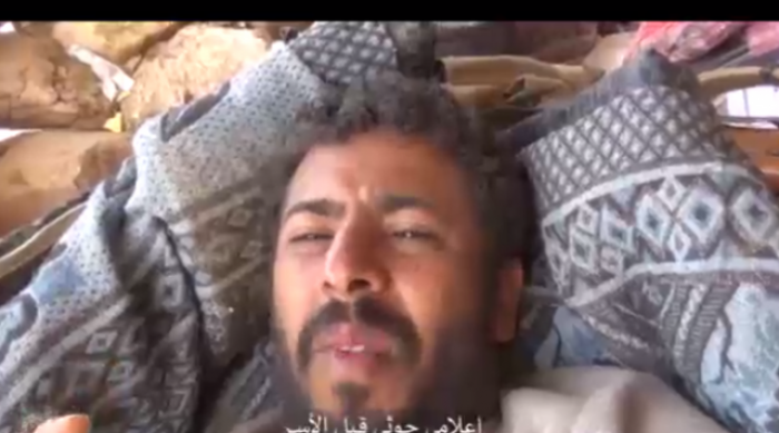 أسر مصور الإعلام الحربي لدى المليشيات في نهم وبحوزته رسالة موجهة لزعيم الحوثيين (شاهد بالفيديو) ماذا قال في الرسالة