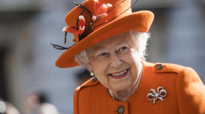 لماذا تحتفل الملكة إليزابيث بميلادها مرتين سنوياً؟