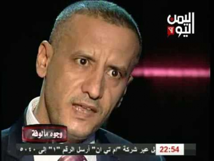 من المنفى .. سكرتير صالح يهاجم الشرعية "الهاربة" ويصف الرئيس هادي بـ"الانقلابي" (شاهد ماذا قال)