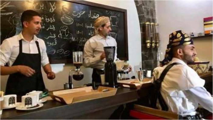 المليشيات تقتحم مقهى بصنعاء وتعتدي على رواده وتختطف اثنين بتهمة الاختلاط