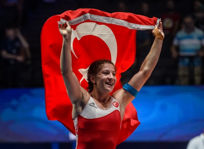 شاهد التركية الحسناء التي توجت بذهبية بطولة أوروبا
