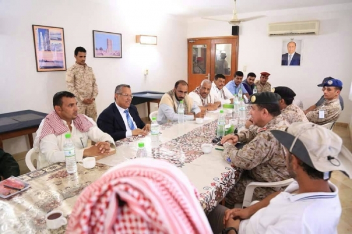 بالصور : بن دغر يستقبل وفد عسكري رفيع المستوى ارسلته السعودية لتهدئة الاوضاع في جزيرة سقطرى اليمنية
