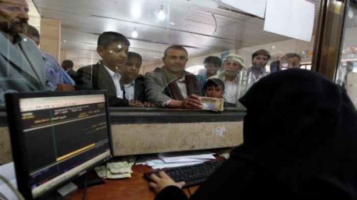 بعد قرابة عامين على مصادرته.. الحوثيون يكتفون بصرف نصف راتب شهر لموظفي الدولة (وثيقة)