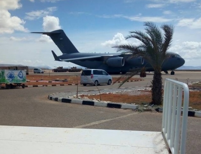 شاهد بالصور: لحظة مغادرة القوات الإماراتية جزيرة سقطرى اليمنية
